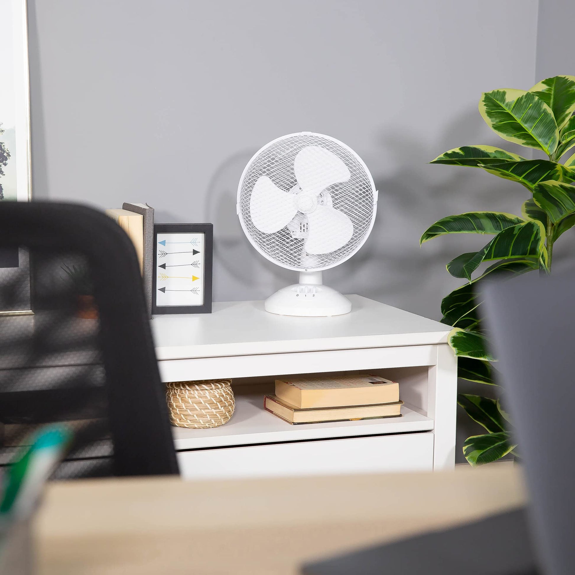 Russell Hobbs 16" Inch, Lightweight, Pedestal Fan, 3 Speeds, Wide-Angled Oscillation, Powerful Airflow, Adjustable Height, Wh