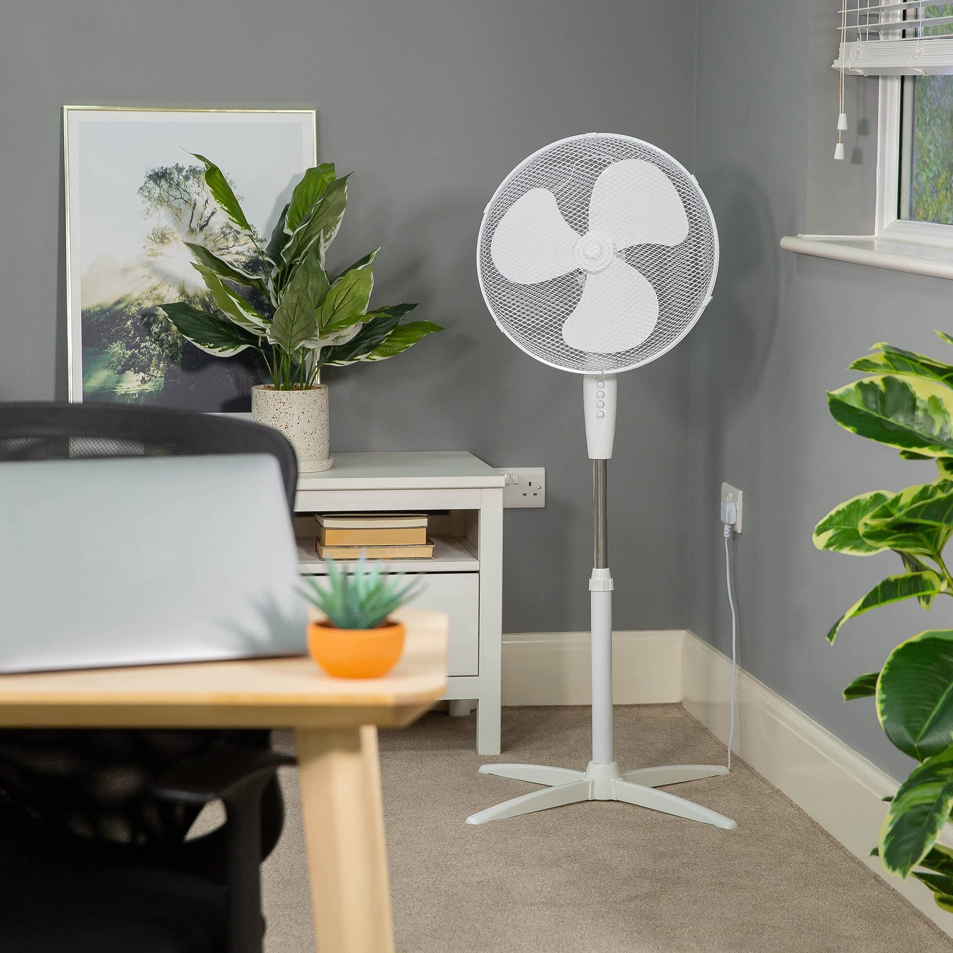 Russell Hobbs 16" Inch, Lightweight, Pedestal Fan, 3 Speeds, Wide-Angled Oscillation, Powerful Airflow, Adjustable Height, Wh